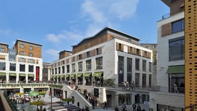 Bordeaux : la Promenade Sainte Catherine se pare de rose pour...