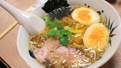 Un train japonais roule… au bouillon de ramen ! 