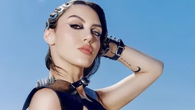 Sara Landry débarque à Paris pour une soirée explosive