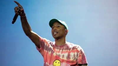Pharrell Williams dévoile des musiques inédites lors de son défilé...