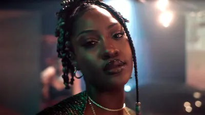 Tems s’illustre dans une performance live chez Colors