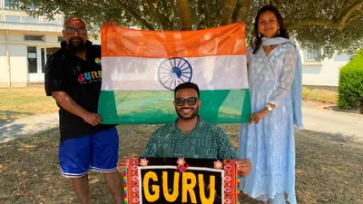 Segré-en-Anjou Bleu. Stars en Inde, ils se produisent sur la scène...