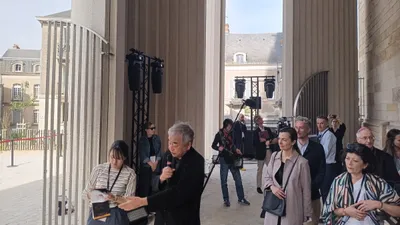 Angers. La galerie de la cathédrale d'Angers, un "projet...