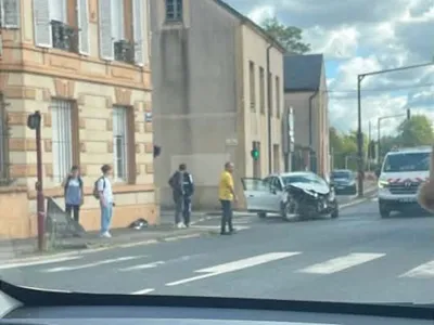 Ardennes - Une ambulance percutée par une voiture alors qu’elle...