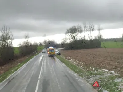 Un homme en urgence absolue après une collision frontale à vitesse...