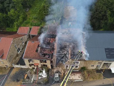 Ardennes - Un véhicule en feu se propage à une maison