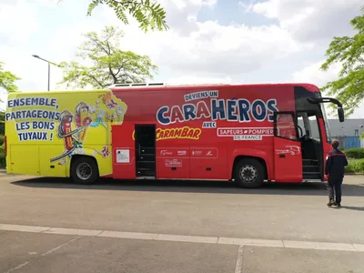 Le bus "Carahéros" des pompiers fait étape à Charleville-Mézières...