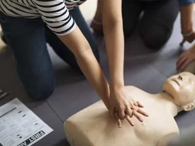 200 volontaires se relaient pour effectuer un massage cardiaque