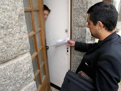 Une commune interdit le démarchage à domicile le soir