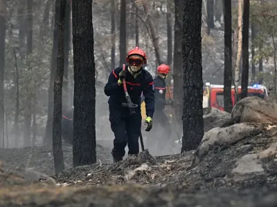 Incendie dans le Var : le feu contenu, mais les pompiers redoutent...