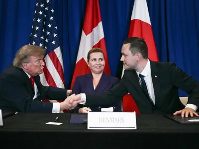 Groenland : Washington, Copenhague et Nuuk renforcent leur...