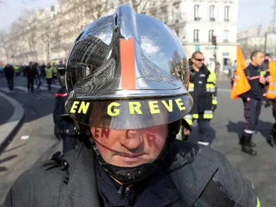 France : les pompiers professionnels prolongent leur grève jusqu’au...