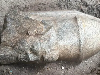Égypte antique : deux statues monumentales de Ramsès II découvertes...