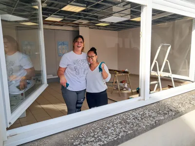 🔊Des parents participent à la rénovation de la cantine à Logron 