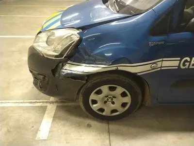 Refus d'obtempérer : l'automobiliste percute la voiture des gendarmes 