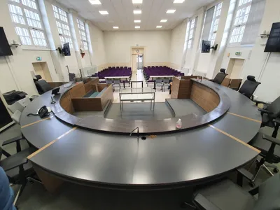 La Justice ouvre grands ses portes pour ne pas servir de bouc...