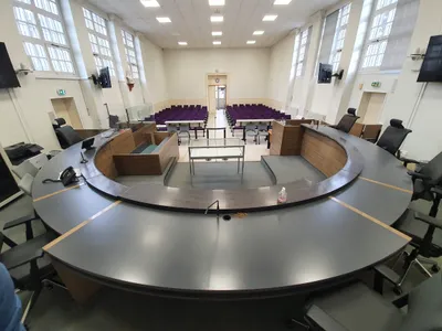 La Justice ouvre grands ses portes pour ne pas servir de bouc...