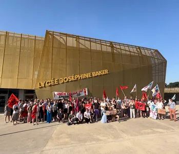 Une centaine de manifestants devant le lycée Joséphine Baker