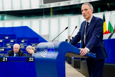 Raphaël Glucksmann à la rencontre des villes sous-préfectures