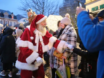 Père Noël, marché et déambulation à Chartres