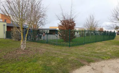 La cour de récréation agrandie 8 ans après sa construction