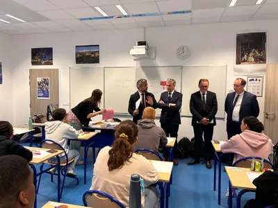 Le recteur promet d'être "au rendez-vous" du futur collège...