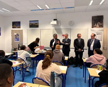 Le recteur promet d'être "au rendez-vous" du futur collège...