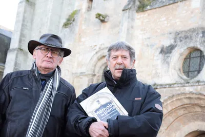 🔊 50 églises du département sur papier glacé