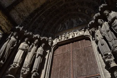 Le réveil d'un sarcophage de la cathédrale de Chartres