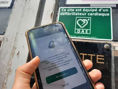 Staying Alive fait « la chasse aux défibrillateurs » 