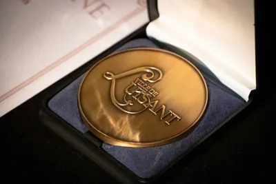 Qui pour être distingué de la médaille d’argent de Luisant ?