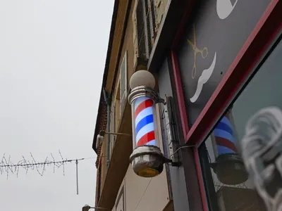 Établissements de coiffure et barbiers contrôlés par la préfecture