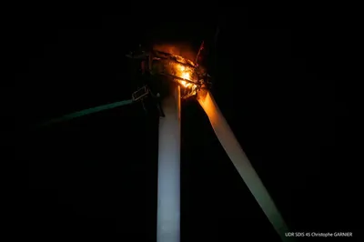 Une éolienne embrasée près de Toury