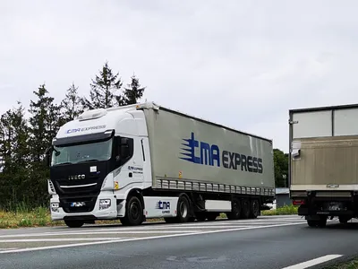  Marboué enguirlande les camions qui dégradent ses décorations de Noël