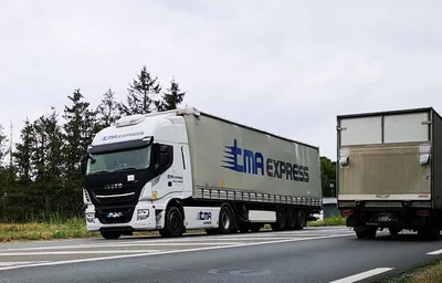  Marboué enguirlande les camions qui dégradent ses décorations de Noël