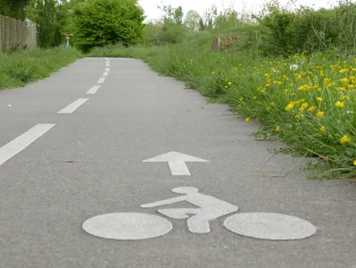 La départementale rendue aux vélos et aux piétons