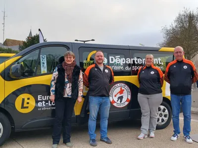 🔊 Des minibus offerts à dix clubs de sport « pour soulager nos...