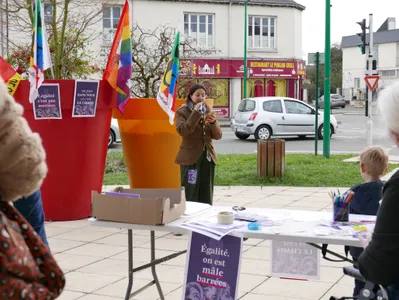 🔊 Un feu de joie pour rappeler que « rien n'est acquis » pour les...