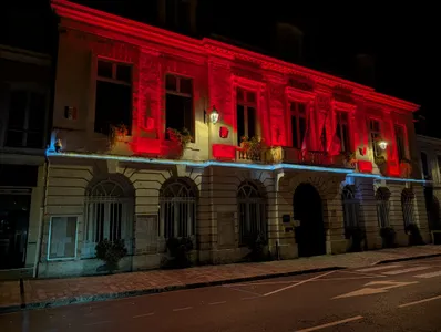 Sensibilisation aux cancers du sang : Châteaudun s'illumine en rouge