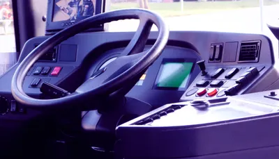 Découvrez le métier de conducteur de car qui recrute 