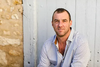 Footballeur et céréalier, Clément participe à l'Amour est dans le Pré