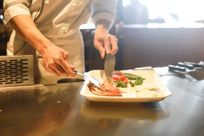 Philippe Etchebest vient en aide aux restaurateurs d'Eure-et-Loir