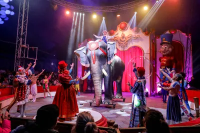 Un éléphant animatronique de taille réelle à Chartres