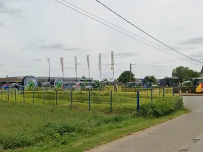 SANCHEVILLE – 11 tracteurs détruits par un un incendie