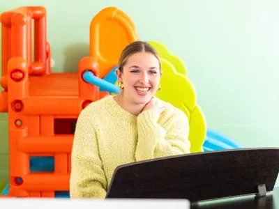 Mercy : la chanteuse Héléna rend visite aux enfants hospitalisés...