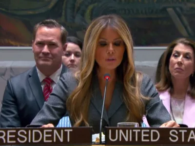 Melania Trump préside un Conseil de sécurité sur les enfants...