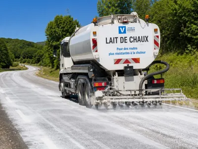 Canicule : des routes blanchies à la chaux dans le Haut-Rhin pour...