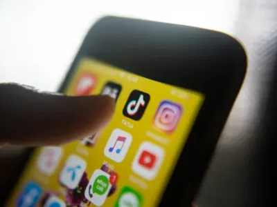 Réseaux sociaux : l’Assemblée nationale vote l’interdiction pour...