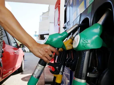 Carburants : les prix à la pompe au plus bas depuis trois ans