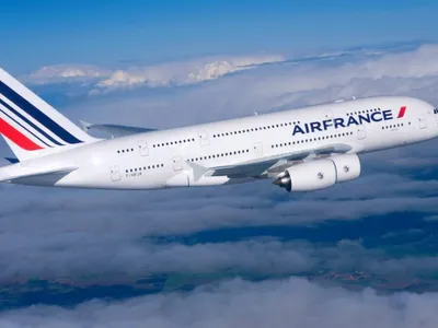 Vol Paris-Ajaccio : un avion contraint d’atterrir en urgence après...